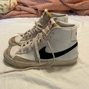 Nike White Blazers Women’s 8.5